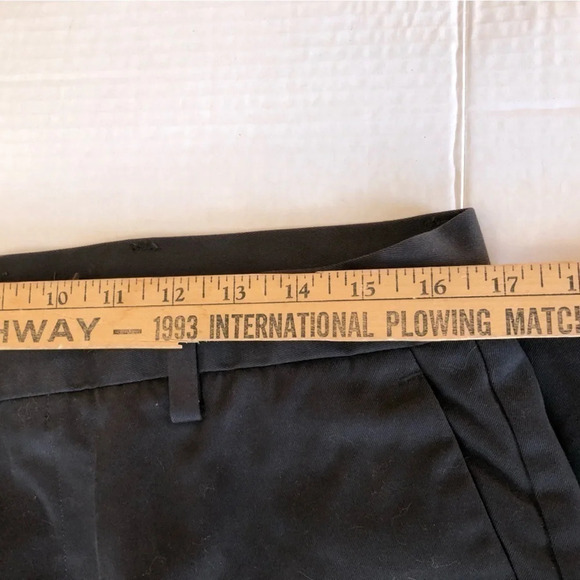 Dockers 34 x 32  Black Pants - Picture 8 of 9